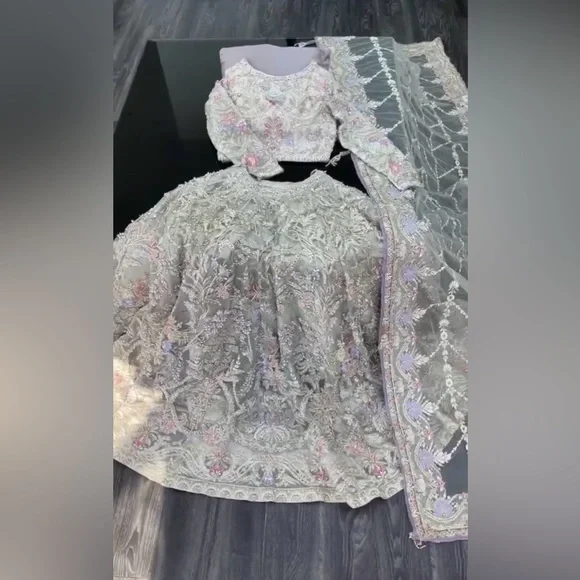 Suffuse by Sana Yasir Pakistani lehenga and choli - Picture 3 of 7